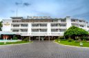 Pemandangan hotel mewah di Bogor yang dikelilingi hijaunya alam pegunungan, menawarkan ketenangan dan relaksasi sempurna bagi para tamu.