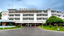 Pemandangan hotel mewah di Bogor yang dikelilingi hijaunya alam pegunungan, menawarkan ketenangan dan relaksasi sempurna bagi para tamu.