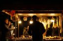 Gemerlap lampu kota Bogor di malam hari memantul indah, menciptakan suasana romantis yang mengundang para pelancong untuk menjelajahi setiap sudutnya. Suasana seperti ini seringkali ditemukan di area sekitar Kebun Raya atau pusat keramaian lainnya.