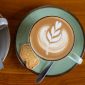 Salah satu kafe di Sentul yang menawarkan area duduk nyaman dengan pemandangan lembah hijau membentang luas, memberikan suasana tenang yang ideal untuk bersantai dan menikmati kopi. Desain arsitektur modern berpadu dengan elemen alam, menciptakan harmoni sempurna antara bangunan dan lingkungan sekitar.